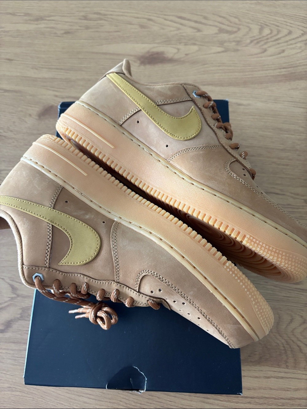 Nike Low-Top Sneakers in Wheat Tan with Mustard Swoosh AIR FORCE1 ‘07 WB - Picture 6 of 8